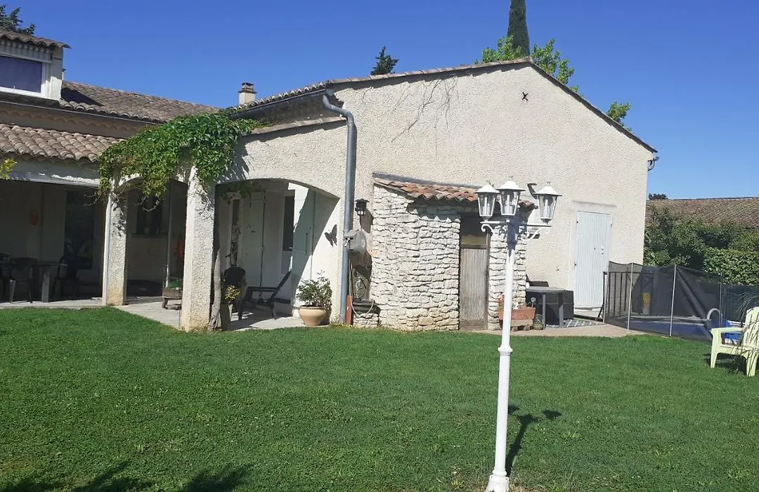 Chambres d'hôtes&jacuzzi - A l'ombre des amandiers-1